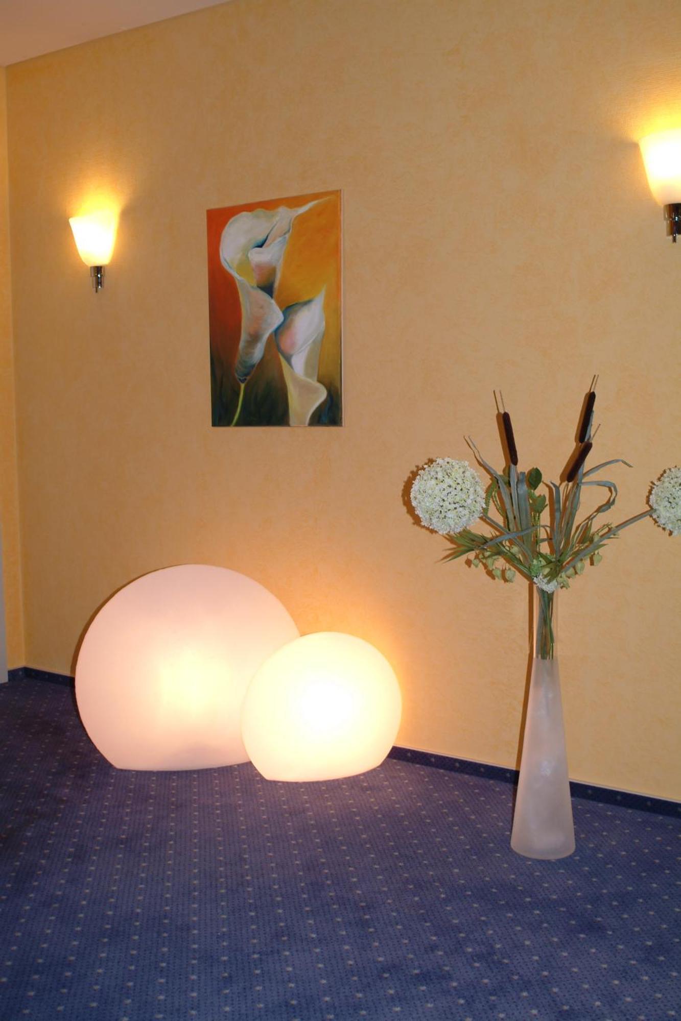 Hotel Arkadia Friedrichsdorf Bagian luar foto