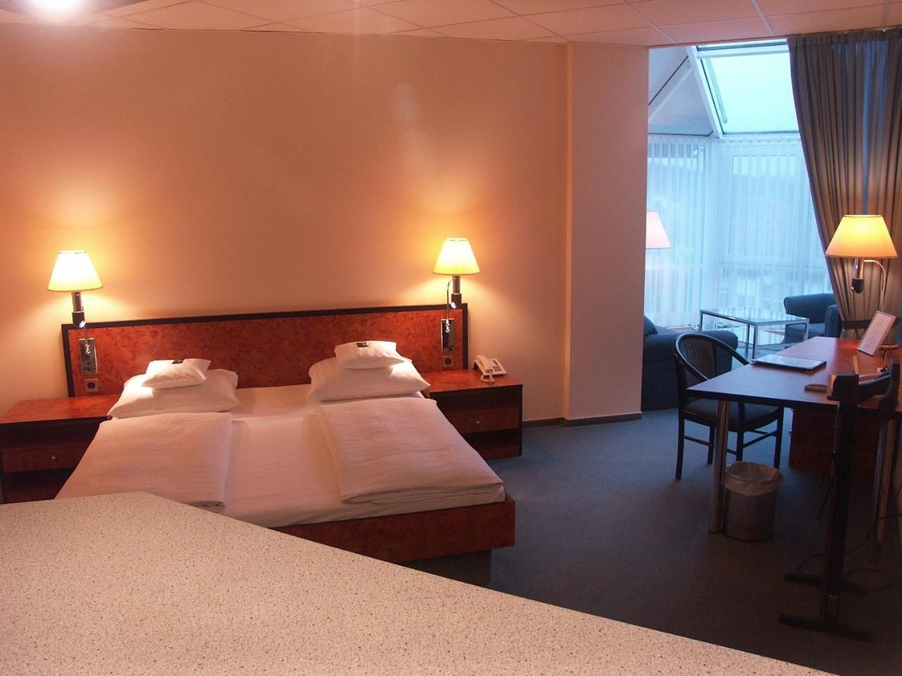 Hotel Arkadia Friedrichsdorf Bagian luar foto