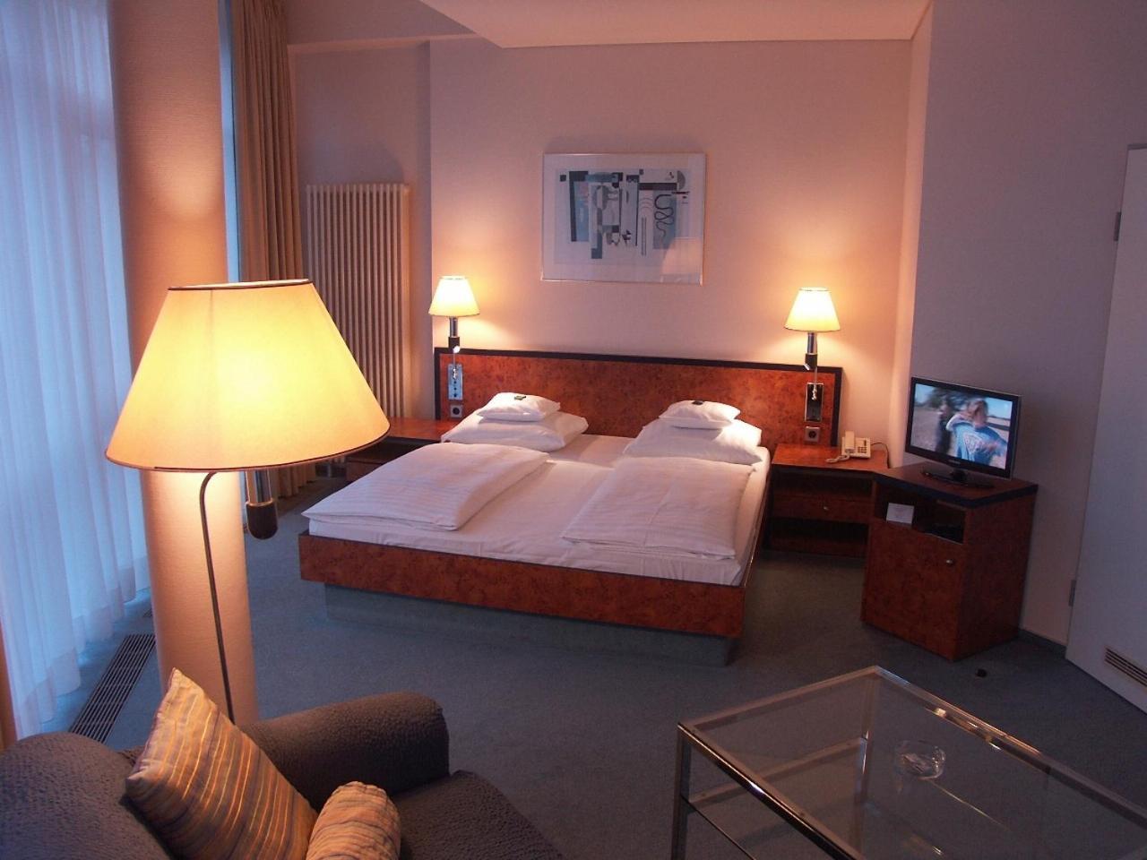 Hotel Arkadia Friedrichsdorf Bagian luar foto