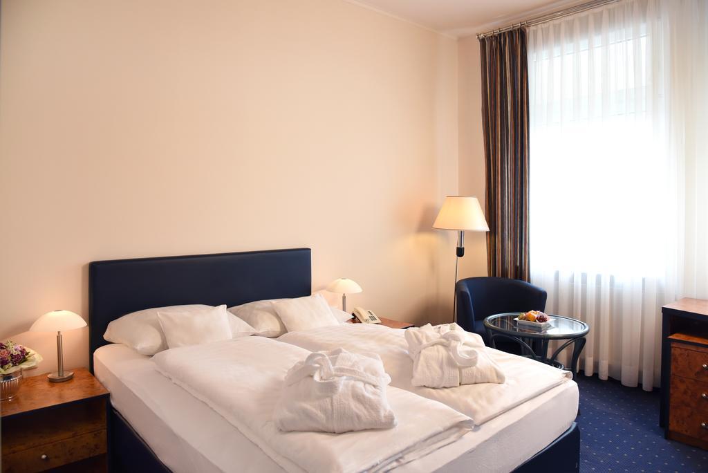 Hotel Arkadia Friedrichsdorf Bagian luar foto