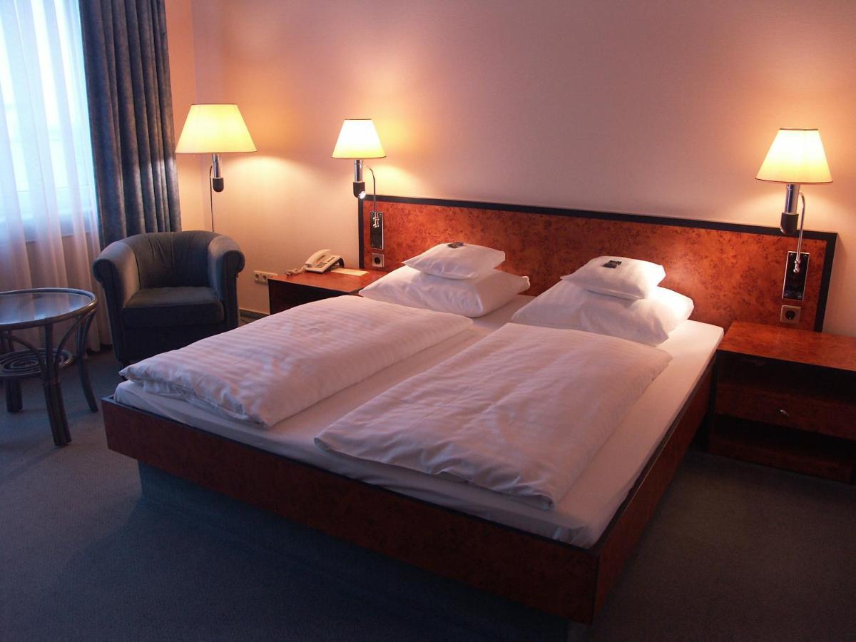 Hotel Arkadia Friedrichsdorf Bagian luar foto